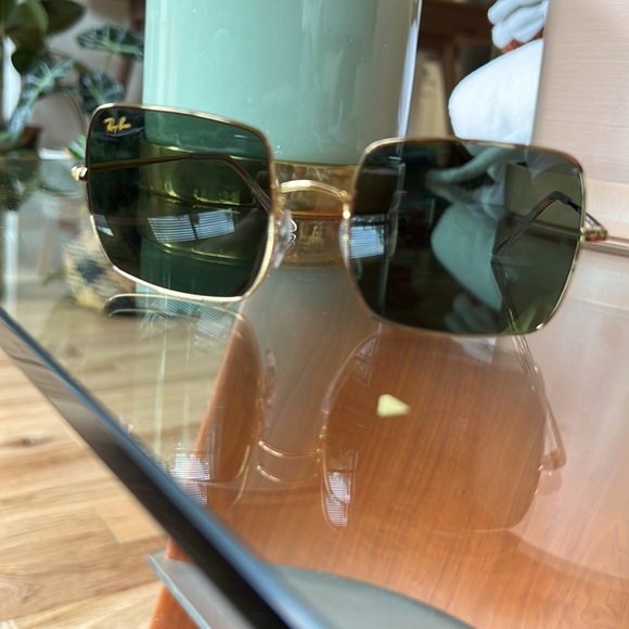 The return of a 70s look from the vault, these oversize square metal frames. - Picture 3 of 3